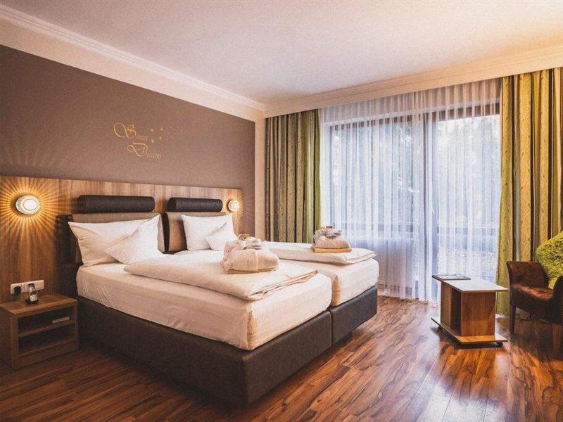 Aqualux Wellness- & Tagungshotel Bad Salzschlirf Zewnętrze zdjęcie